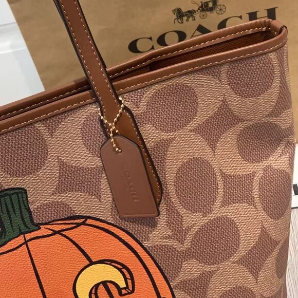 Coach Halloween Print Tote Bag Size 33x16x29cm - Picture 7 of 9